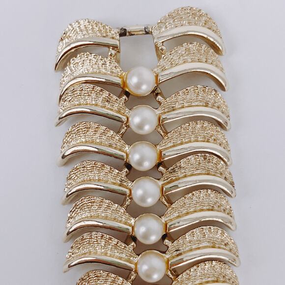 VTG Signed Kramer Mid Century Bracelet Gold Tone Faux Pearl Link Old Hollywood - Picture 12 of 16